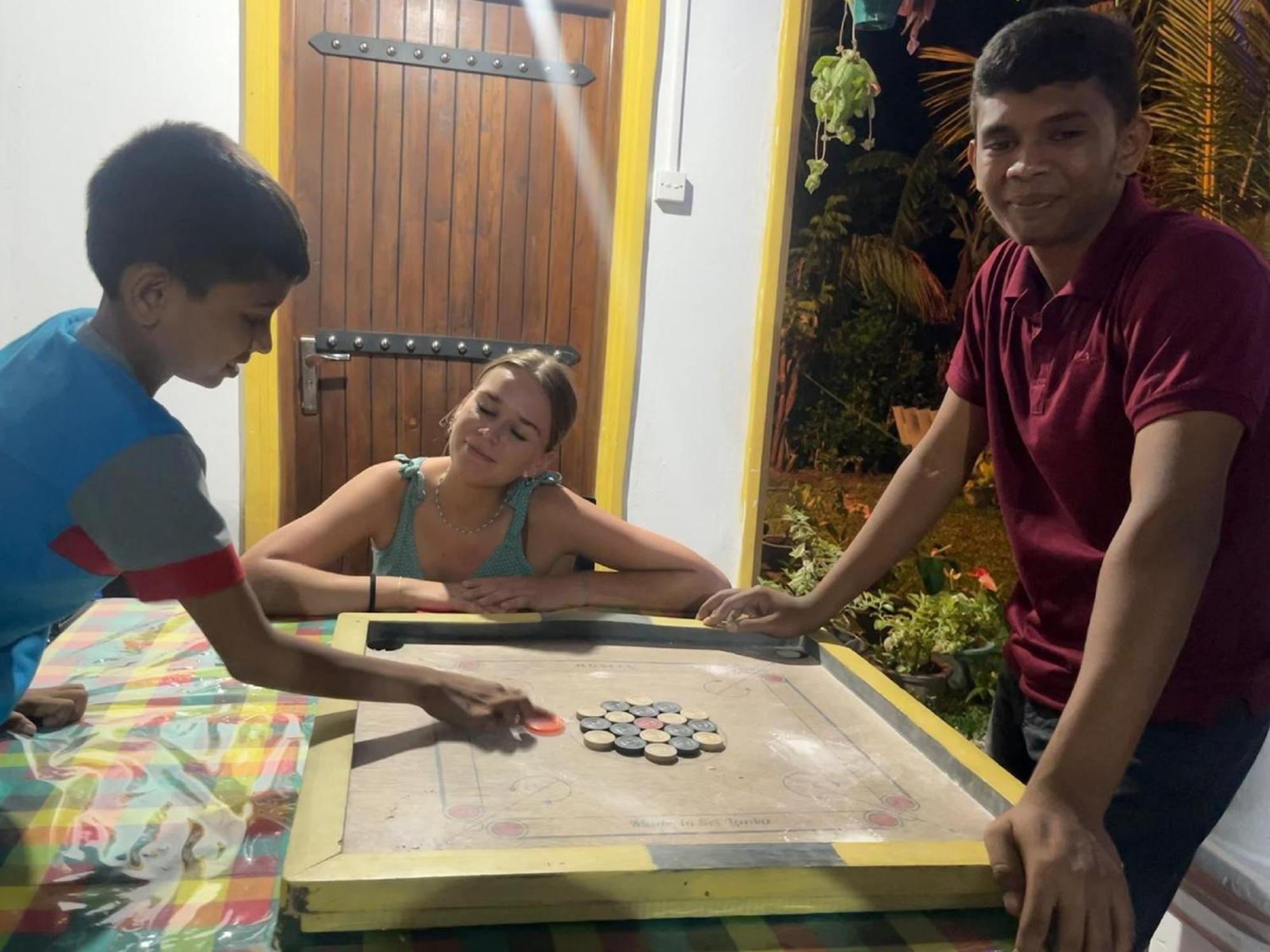 Sanu Home Stay Сигирия Экстерьер фото